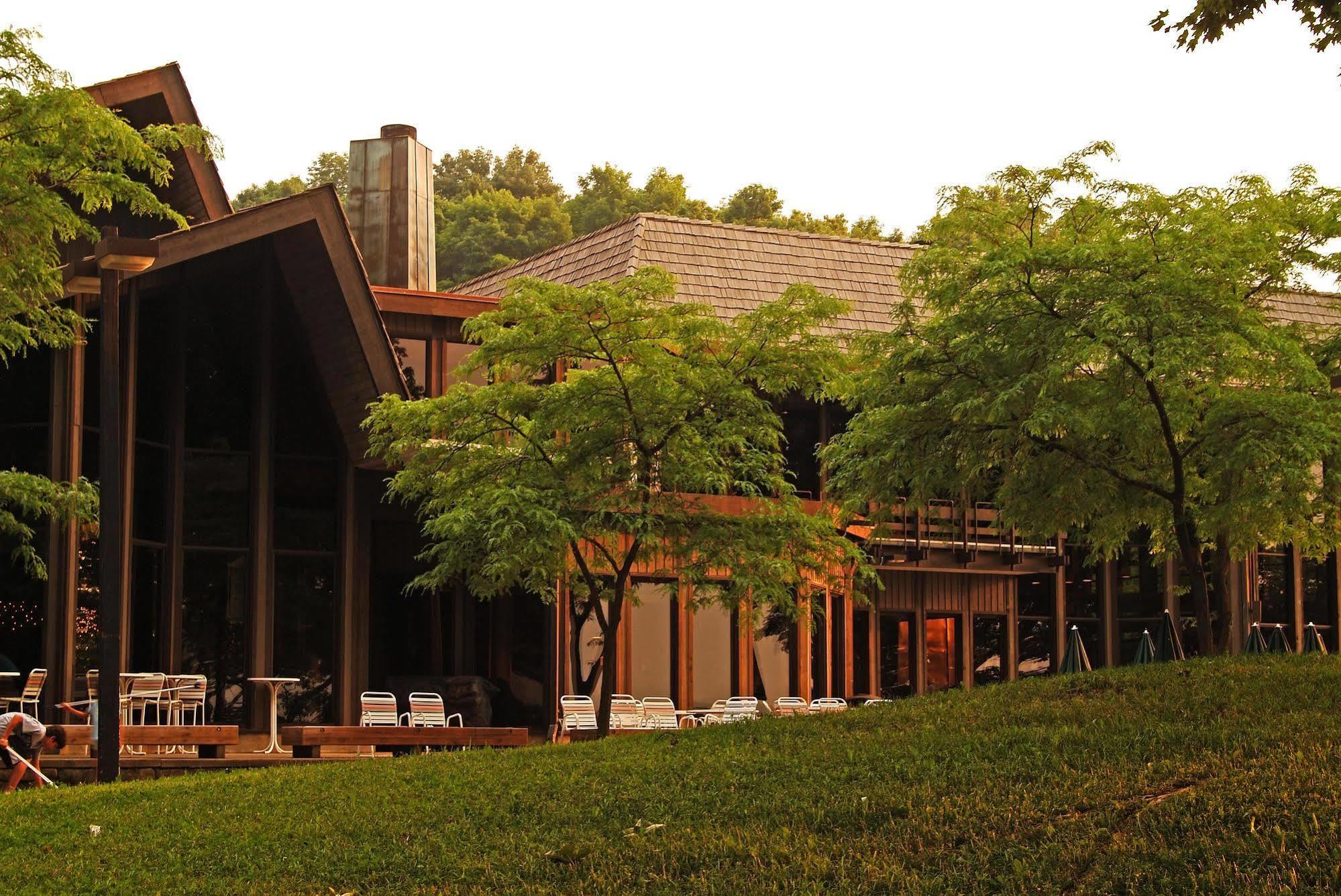 Mohican Lodge And Conference Center Perrysville Экстерьер фото